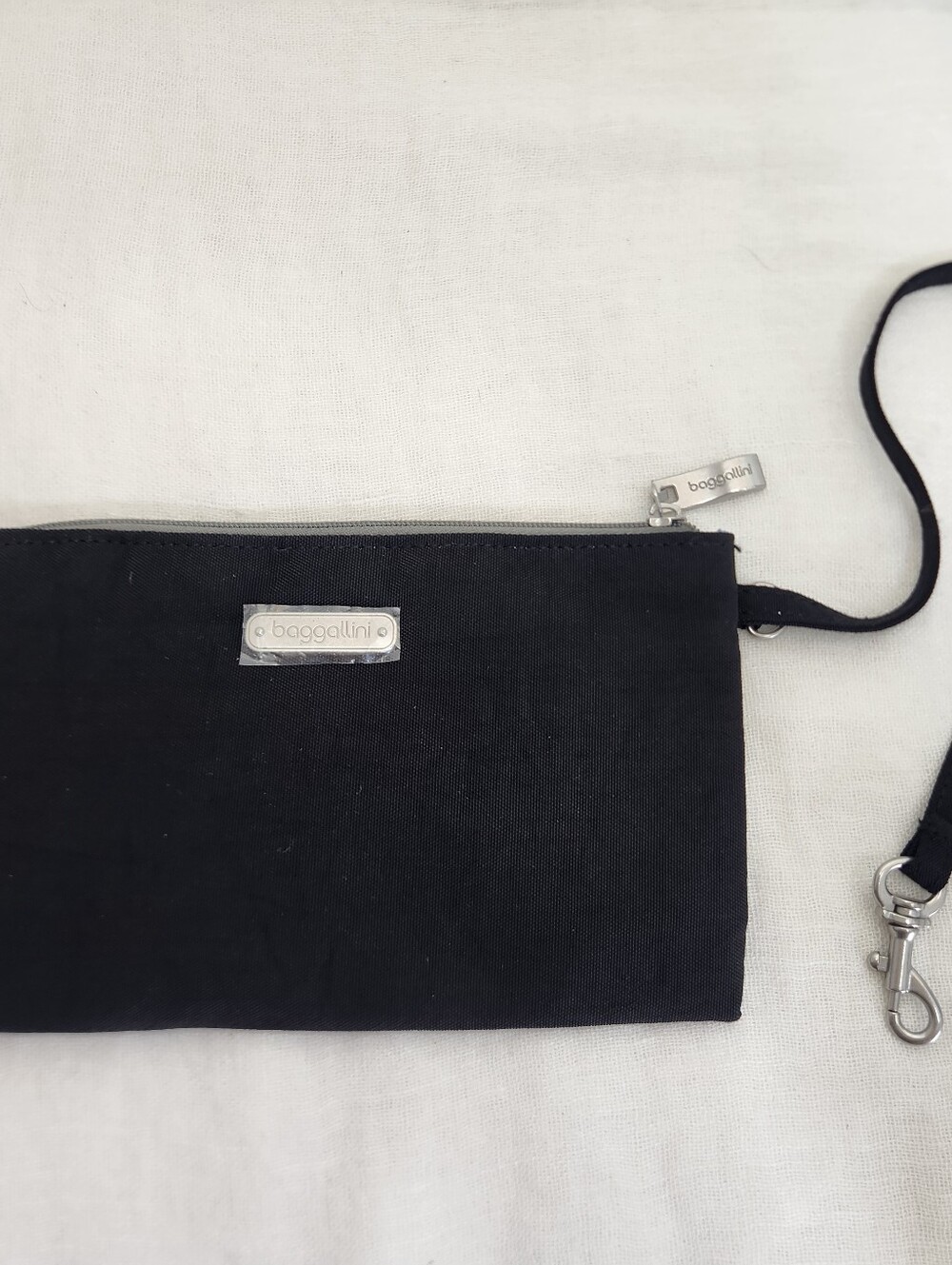 Baggallini - RFID Black Nylon Travel Wristlet Clutch Wallet Cell Card Slots NWOT